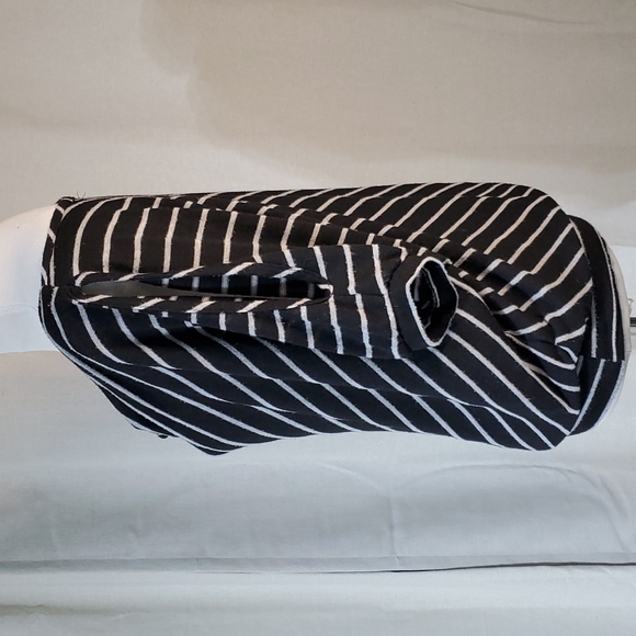 🆑️striped cowl neck cold shoulder top - Picture 4 of 4